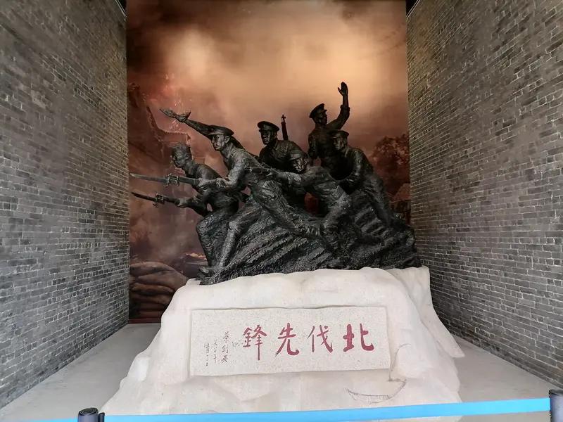 几万北伐军能打倒北洋军阀，原因其实挺多的。
从军队士气来说，北伐军有着明确的革命