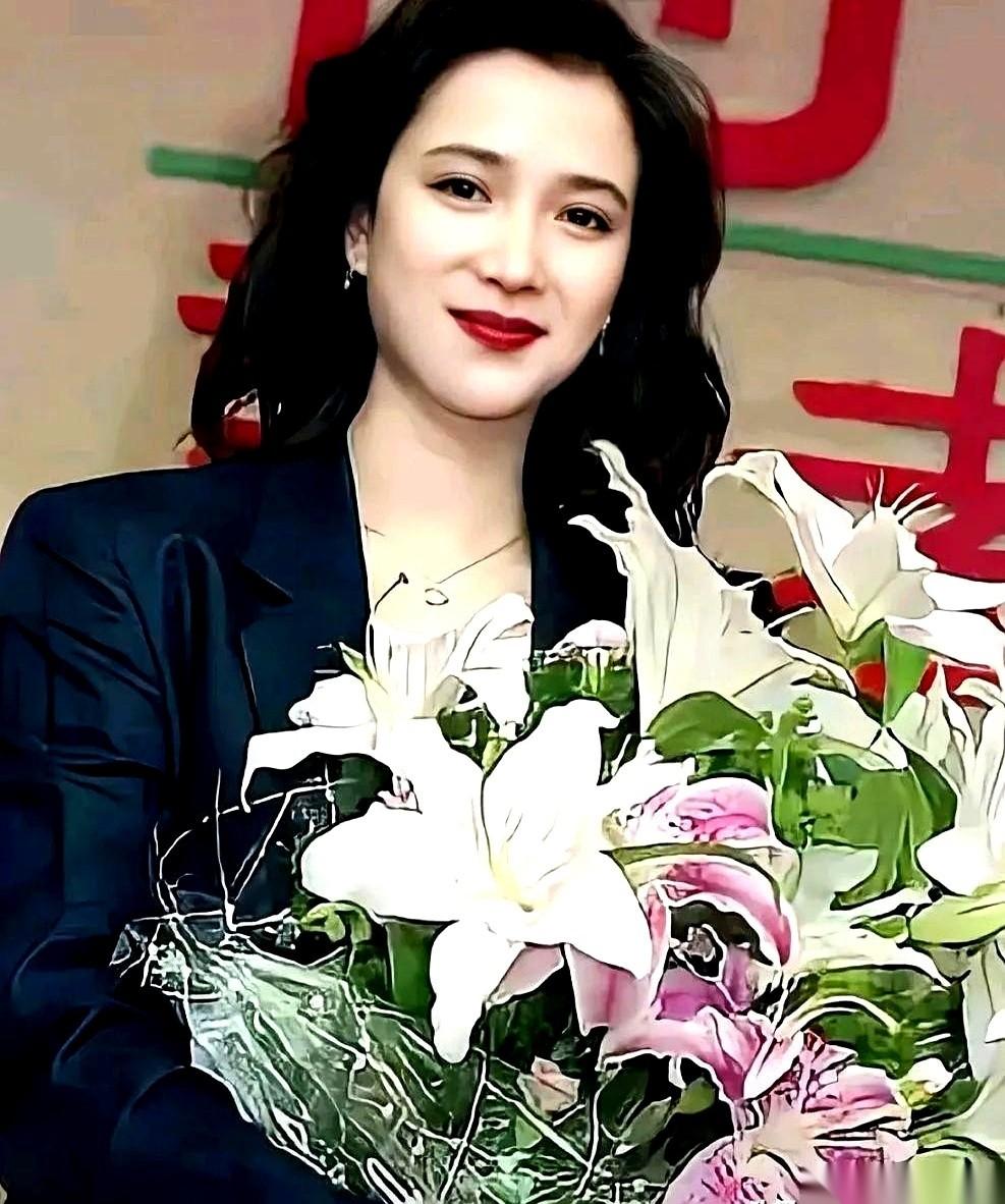 何晴走的时候，据说特别孤单。
没有爱人，没有孩子在身边。
一个演遍了四大名著的大