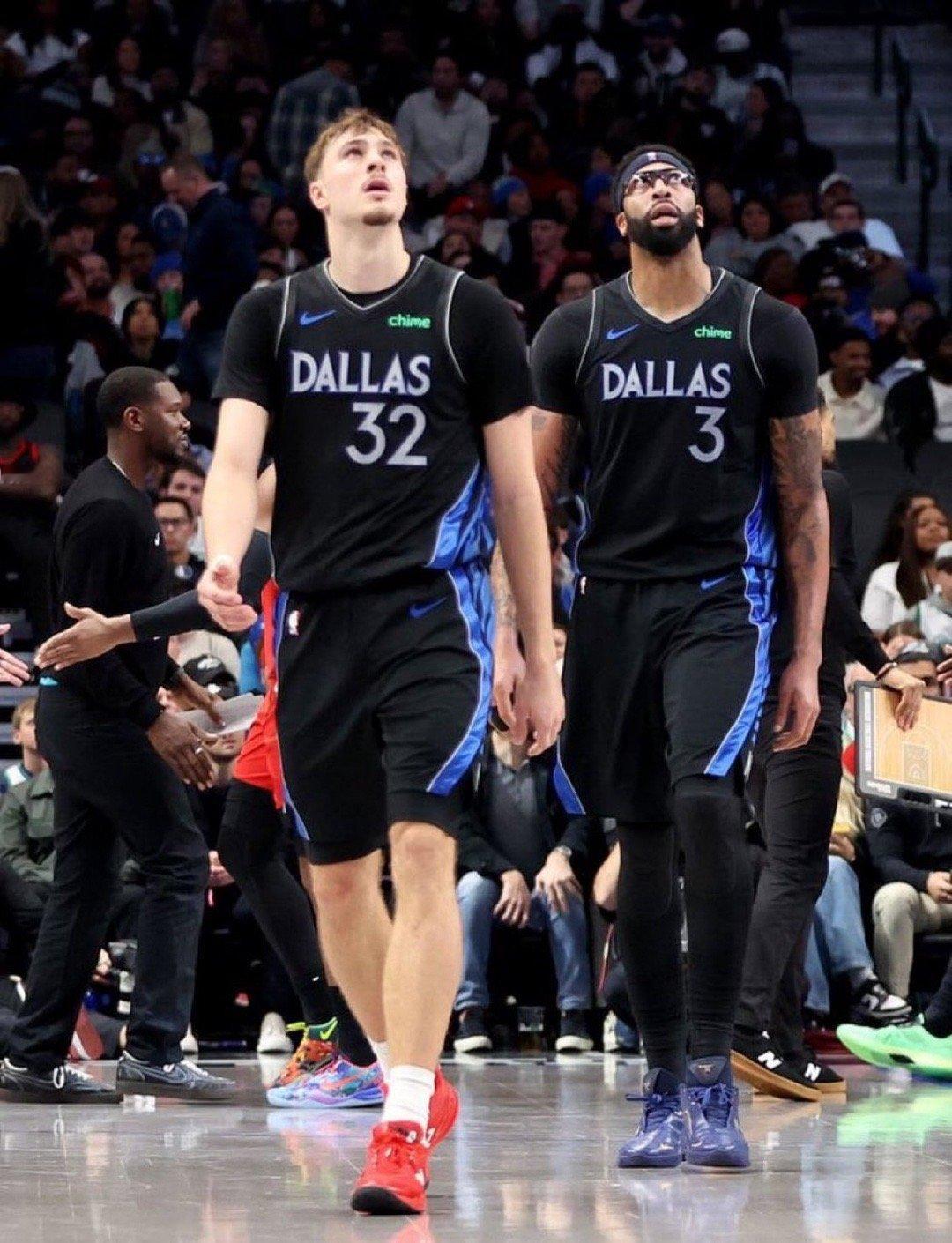 弗拉格成为NBA历史上首位单场得分达到40分的18岁球员。弗拉格