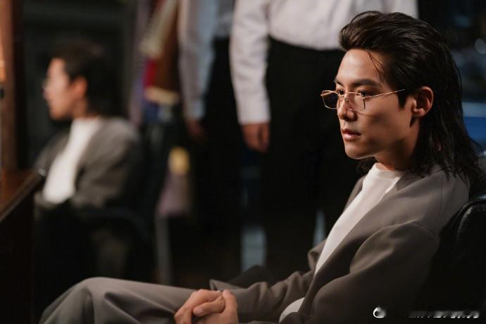 马天宇正面回应花瓶印象 别再误解马天宇！《三人行》里荀未来的疲倦、吊儿郎当等细节