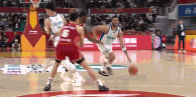 CBA最佳进球：裁判都懵逼了两个外援同时挂筐！暴扣得分防守白费。最佳进球呀。