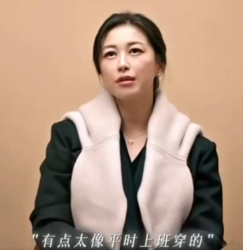 她每套造型都很有味道，气质这块确实没话说。 太美了，又美又飒 