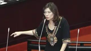 网络上广泛流传馆长的一句话，很有道理，他说：“国民党打内战，败给了共产党，退到台