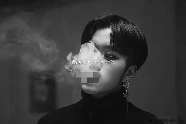 黄老师你在有🈲🚬 标识的室内🚬啥意思啊 以及，黄老师救救你的十年老🚬牙吧
