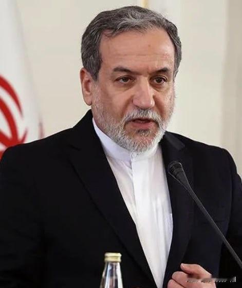 伊朗外长阿拉格齐直接点名美国，指责美军在停火期内持续攻击伊朗商船，成了外交谈判的