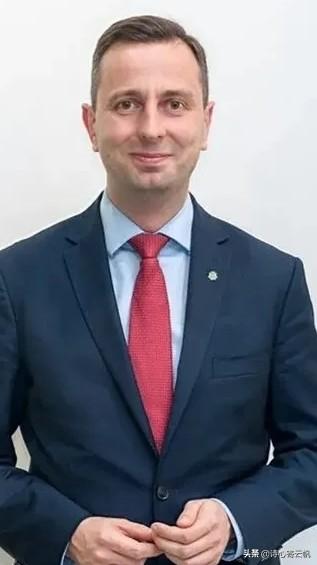 新消息！波兰国防部长宣布了：3月20日，波兰国防部长瓦迪斯瓦夫·科西尼亚克-卡梅