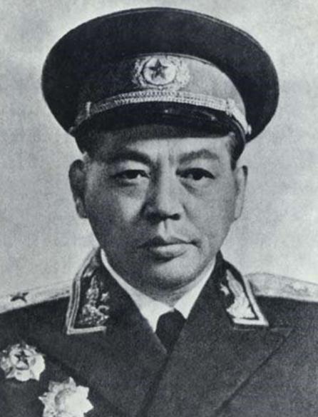 开国中将曾国华离家 26 年回乡探亲，父子初见互不相识


1950年，广州的夏