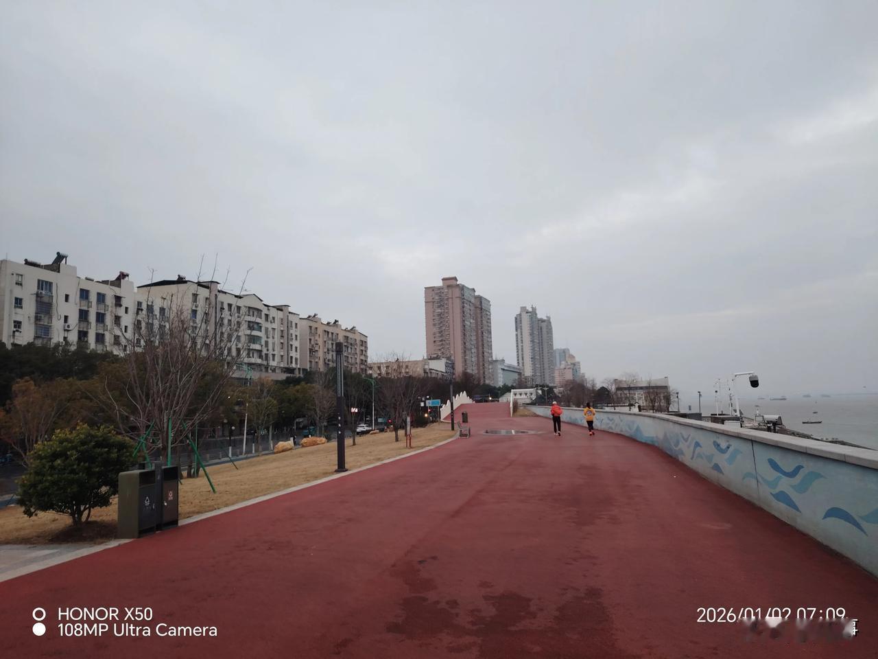 今日随手拍2026年1月2日长江岸边晨练打卡分享运动