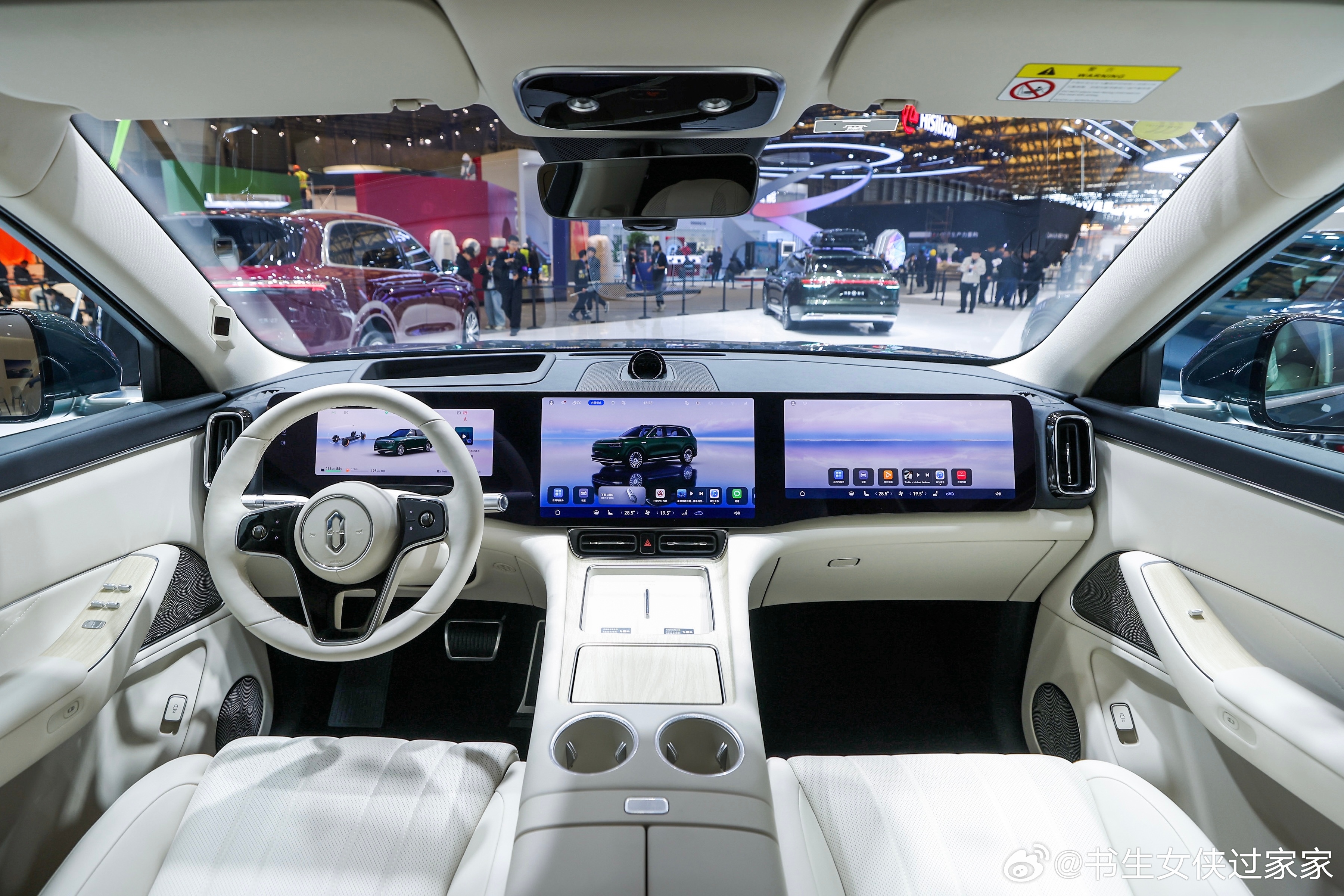 AWE华为全场景智慧生活 在近日开幕的AWE（中国家电及消费电子博览会）上，问界