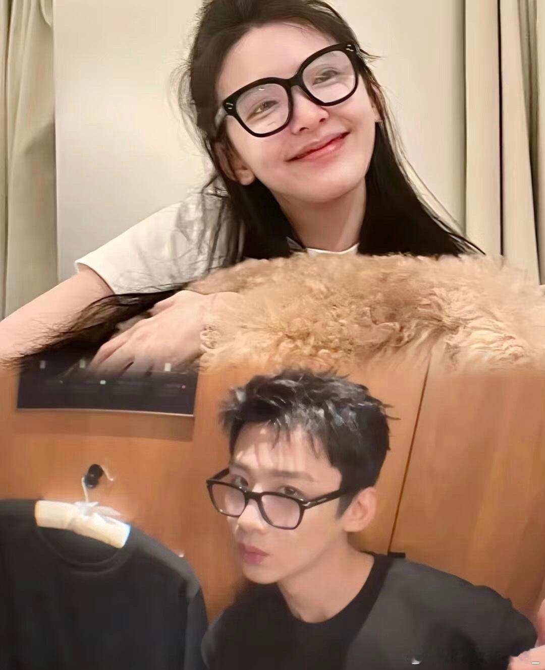 一个相似的东西也能磕？？那我们产品可太多同频了18宫格也放不下白敬亭｜章若楠 ​