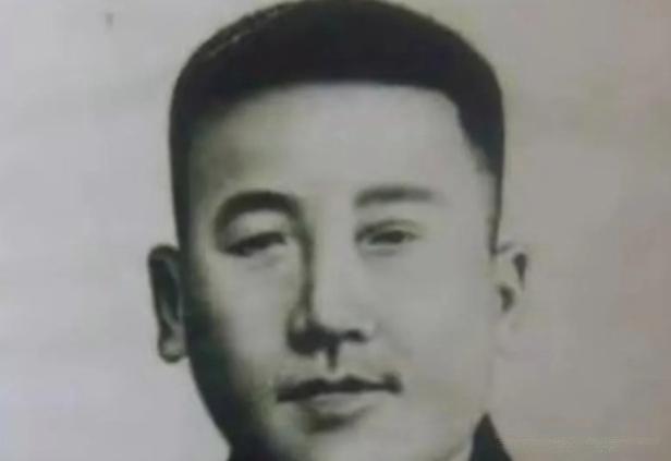 1941年，海匪孙二虎劫持抗日物资，新四军决定出兵围剿，谁知陶勇却说：“别打，拿