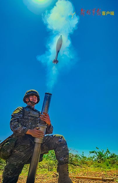 每天认识一件兵器迫击炮简便射击 
