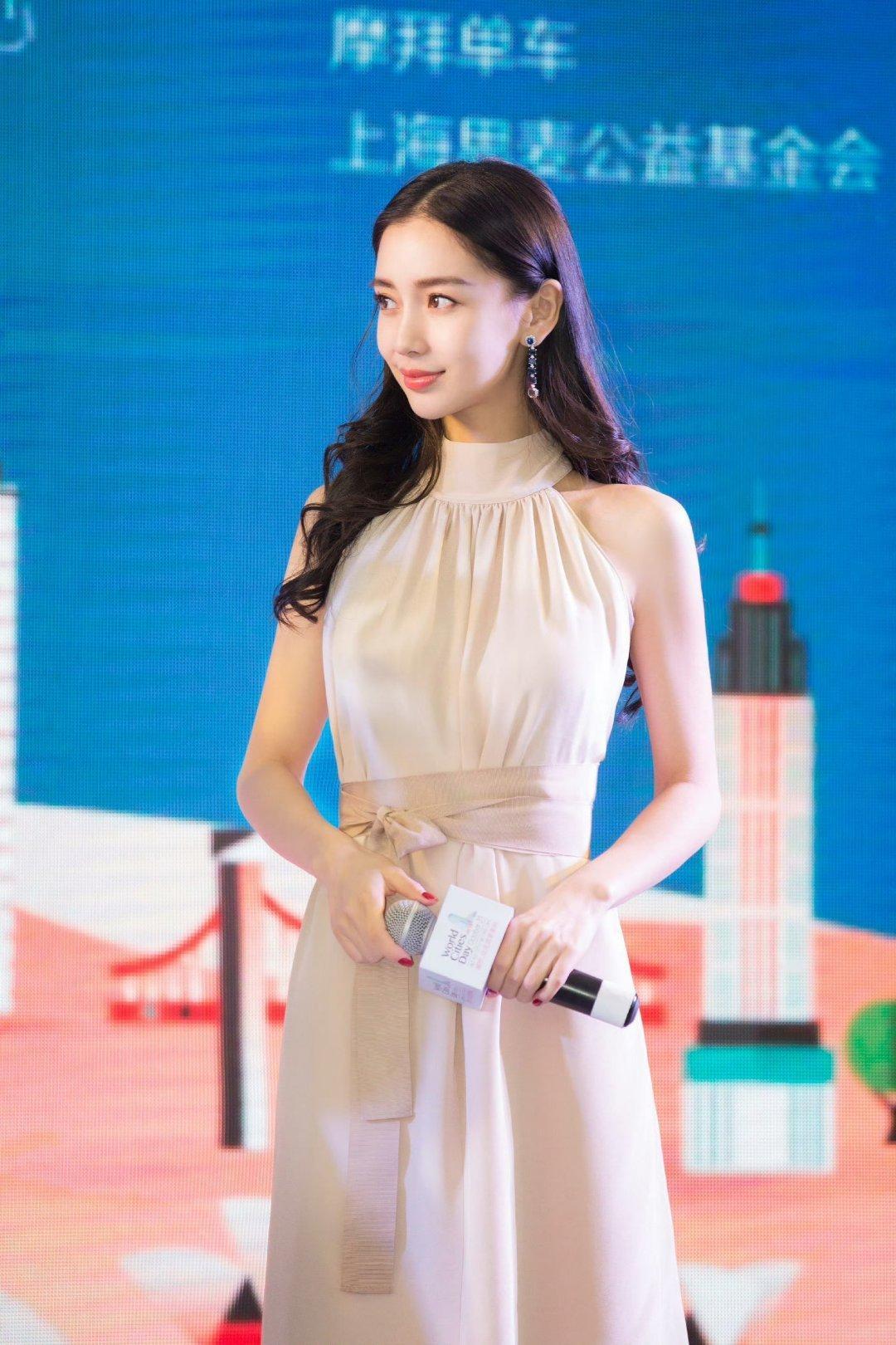 angelababy  [兔子] 杨颖 早上好呀宝贝们!都起床了吗？快起床啦！小