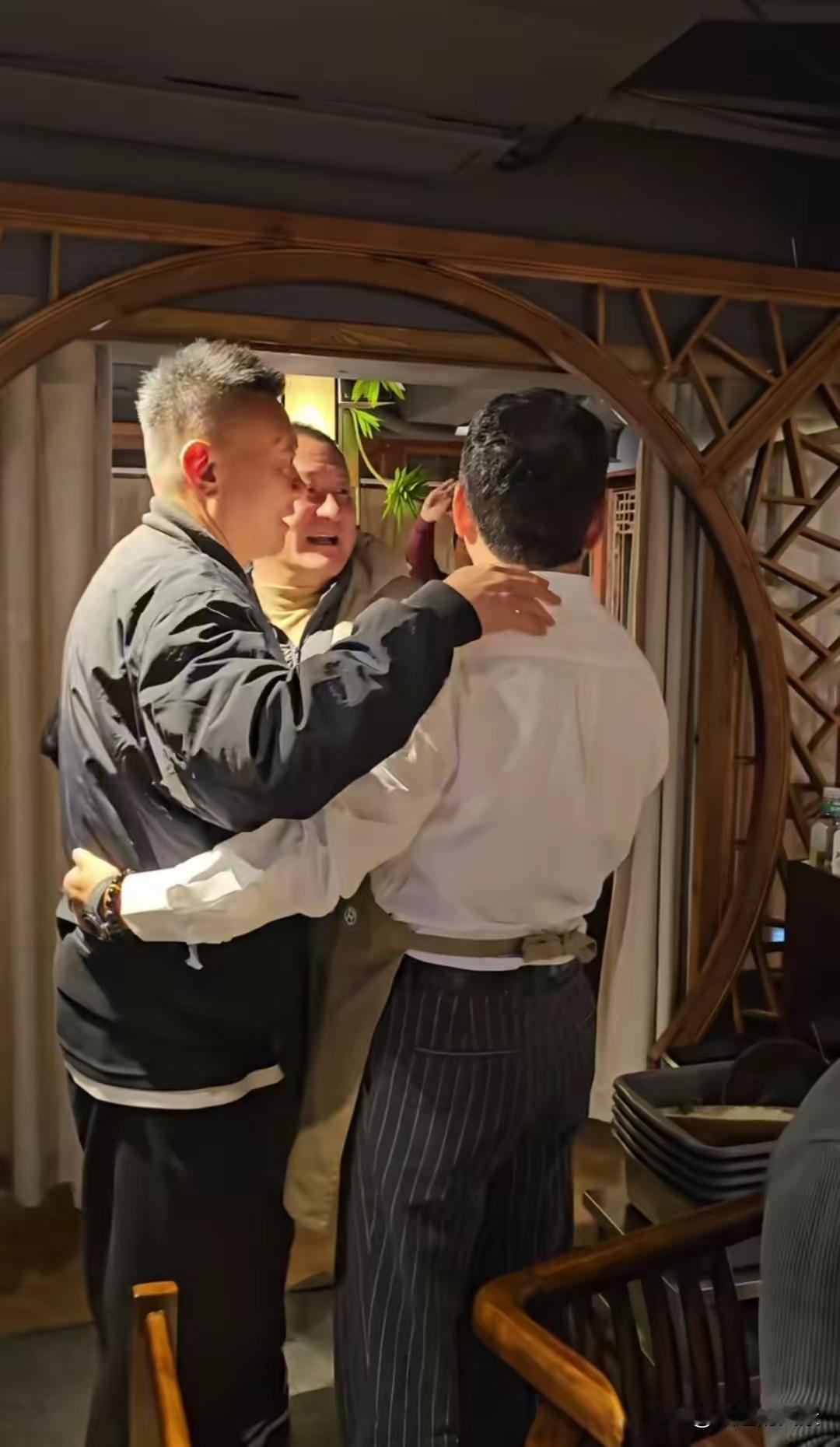 “兄弟情深，相拥而泣”👫💪💕