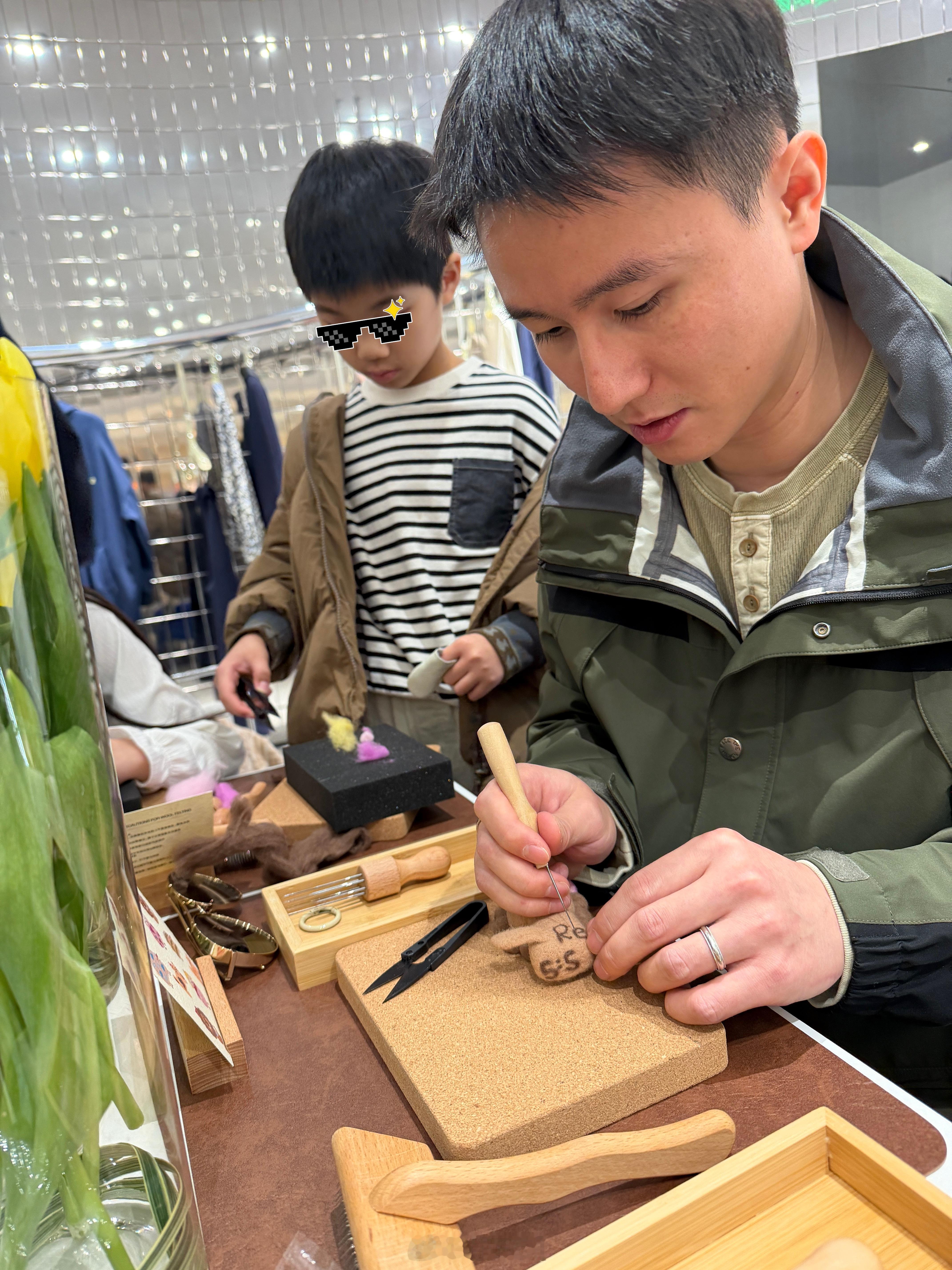 一家子做羊粘毛手工，我竟然是技术比较差那个。周末品牌活动都是优先考虑客户亲子活动