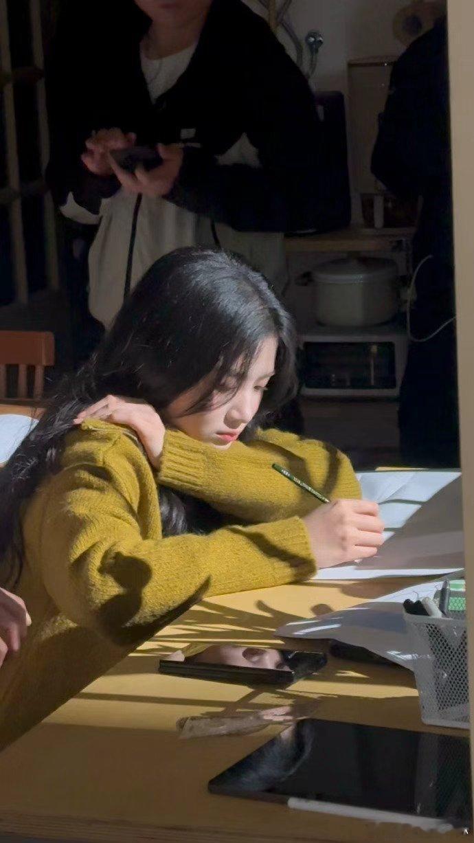 卢昱晓爱你老己  卢昱晓爱你老己 没有不被 美到的义务！所有人都来看《轧戏》支持