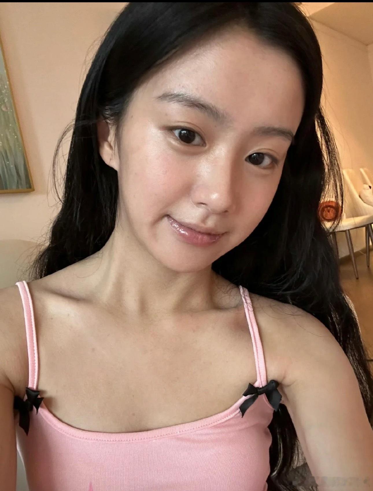 我天 她是敢真素颜的！！！现在的小花真无所畏惧 ​​​
