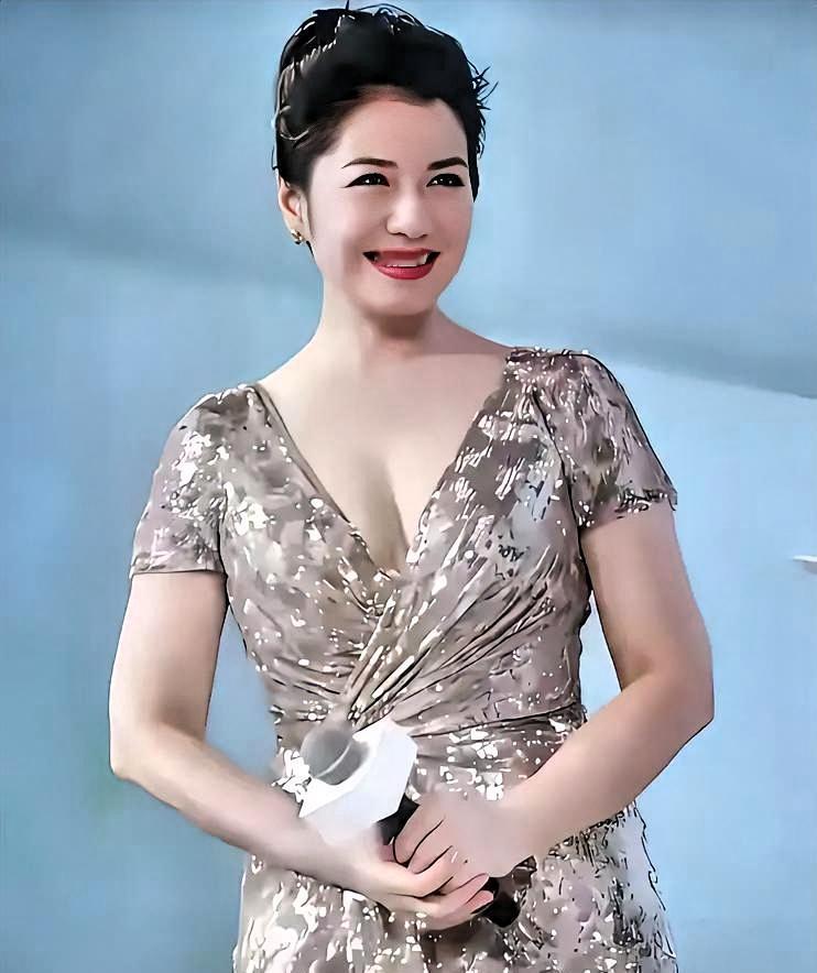 张国荣被问“谁最红”，他脱口而出两个字：钟楚红。

那是林青霞、张曼玉、王祖贤神