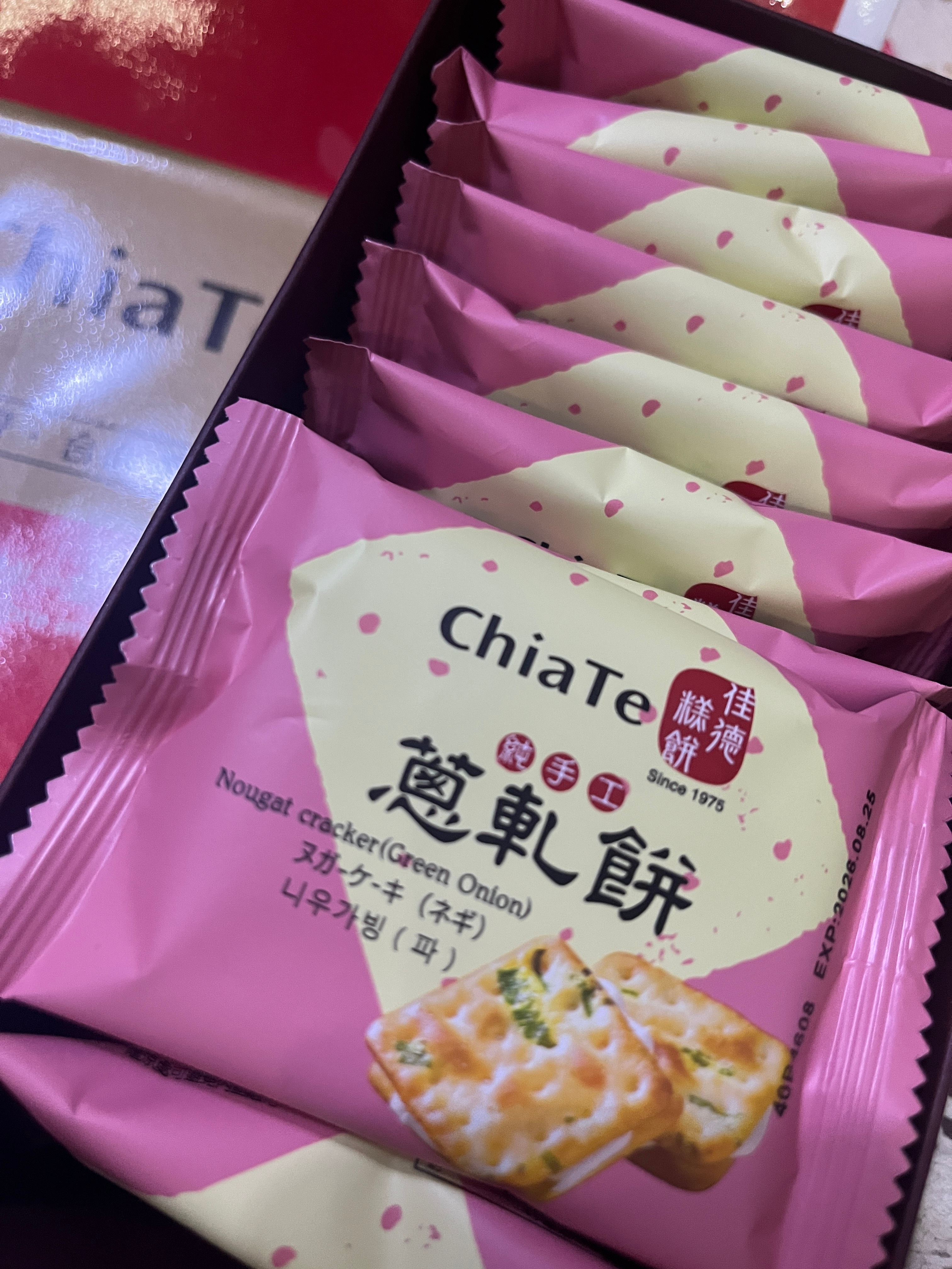 这凤梨酥的确好吃点的，不错 