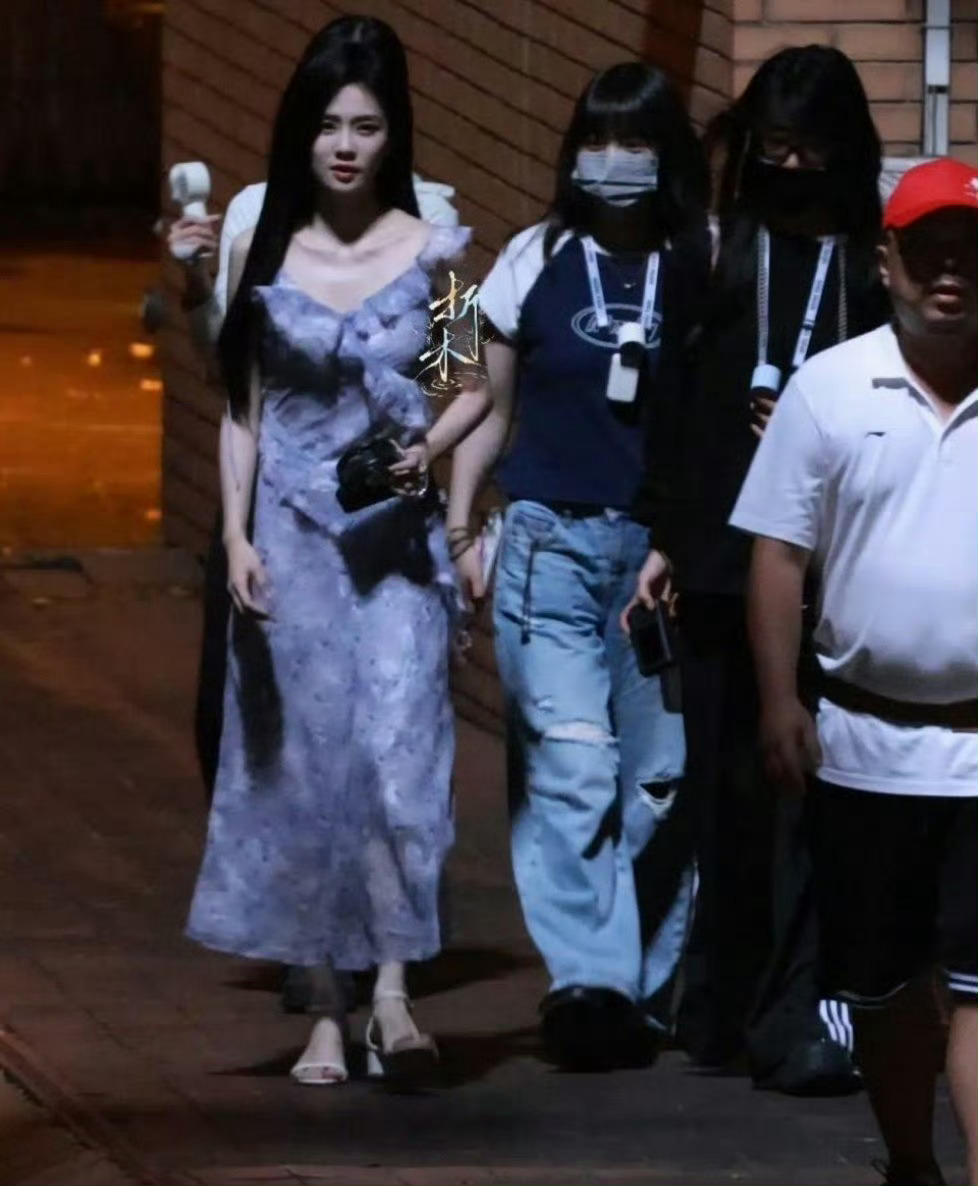 是黑长直我们有救了