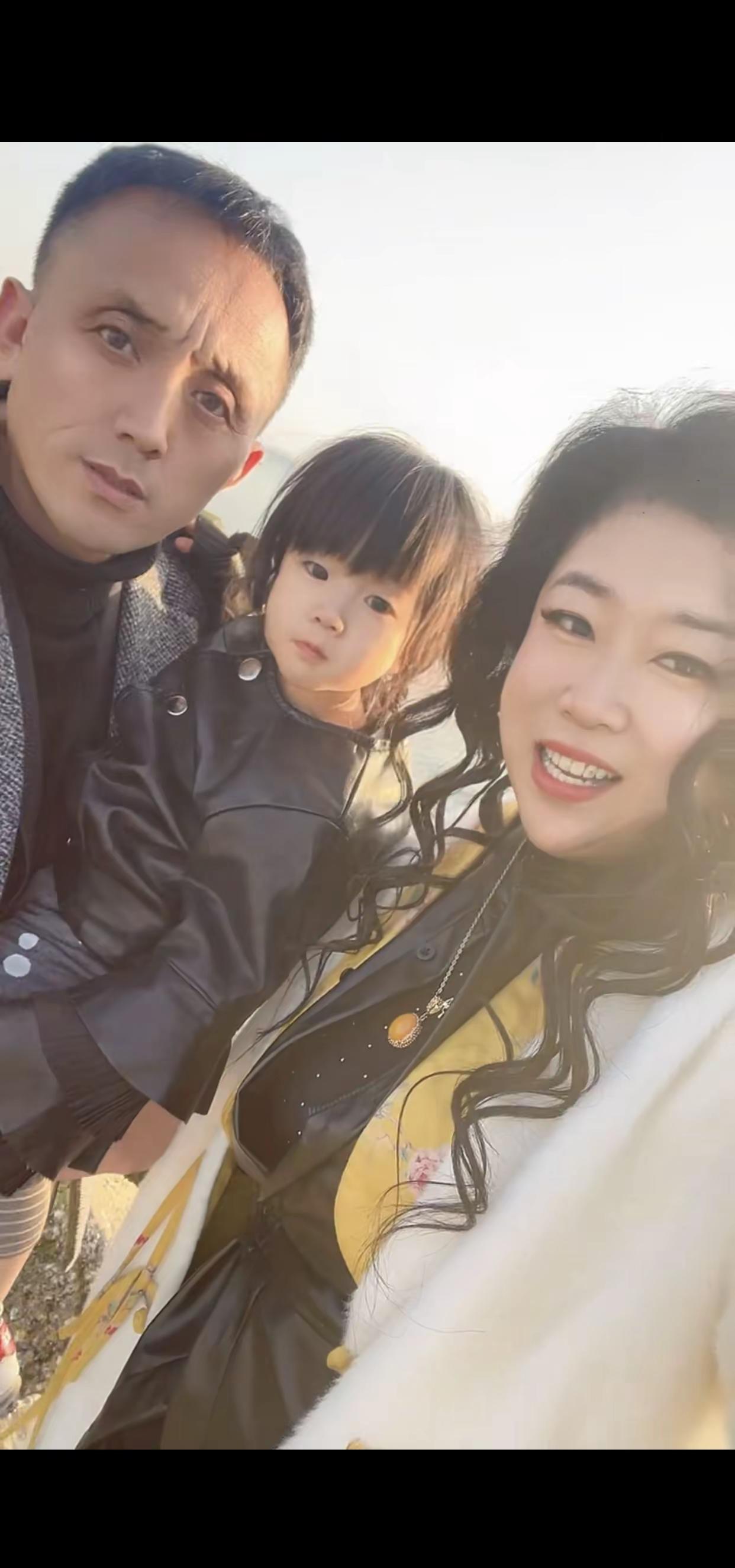 妻子南方人，我北方人，她内向我外向，我们互补，在最美好的年华里遇见你，经历坎坷，