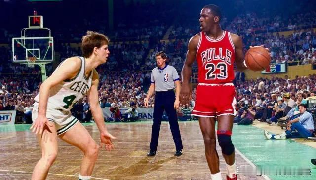 迈克尔·乔丹 '86 第一轮
— 43.7/6.3/5.7
— “上帝伪装成乔丹