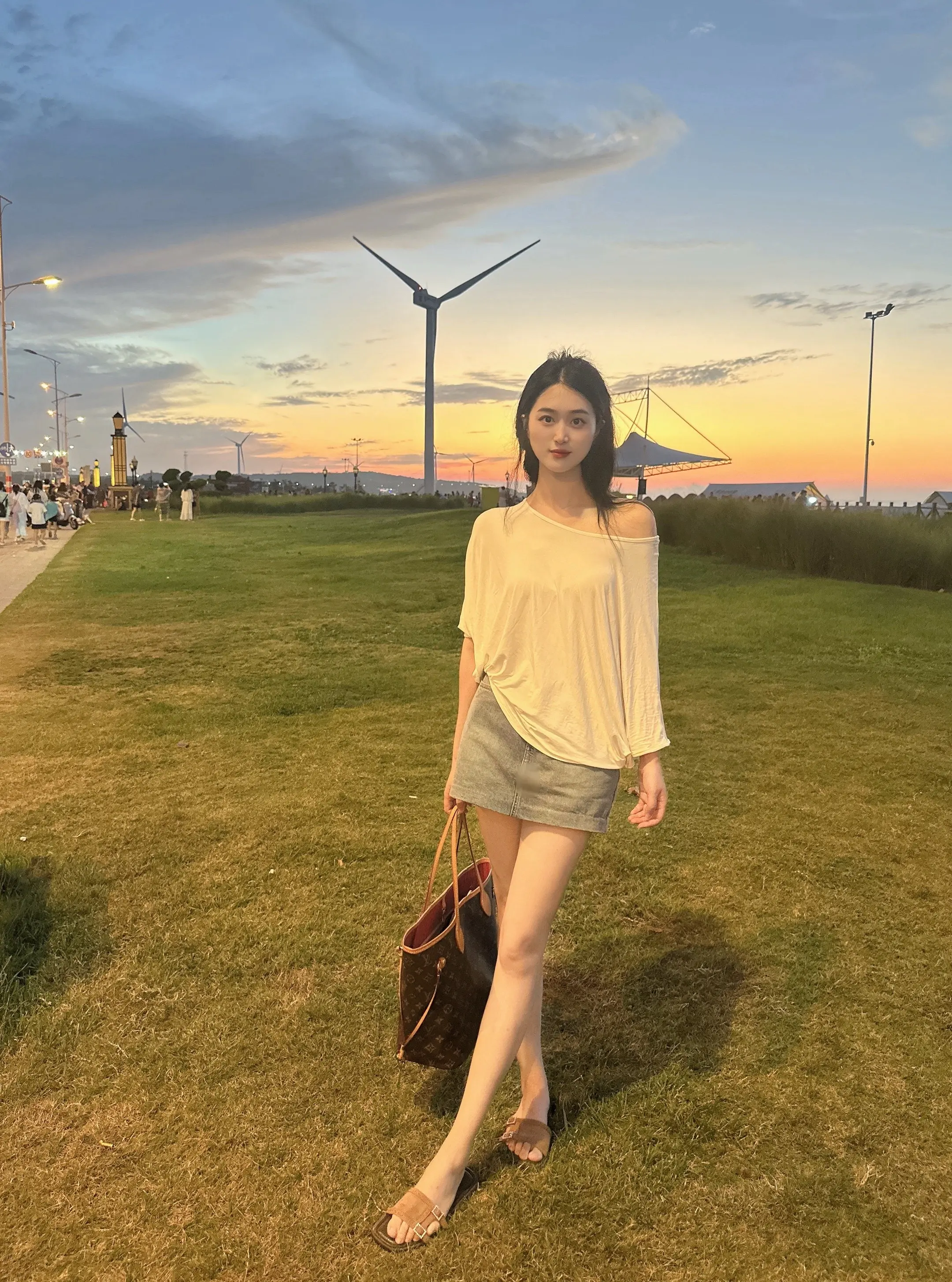 天真岁月不忍欺，青春荒唐我不负你