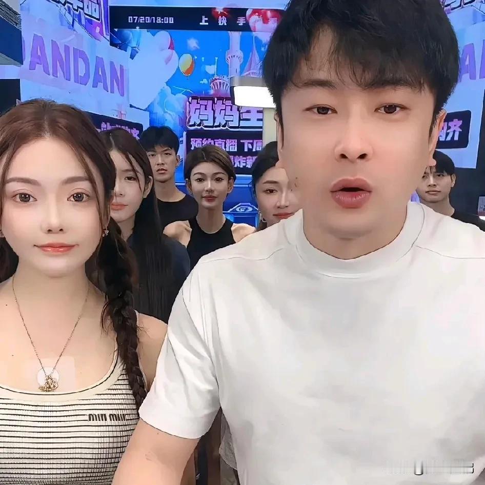 没发货就赔付，是心虚了吗？
   辛巴卖的“合普诺乳铁蛋白”，因桃白白举报，粉丝