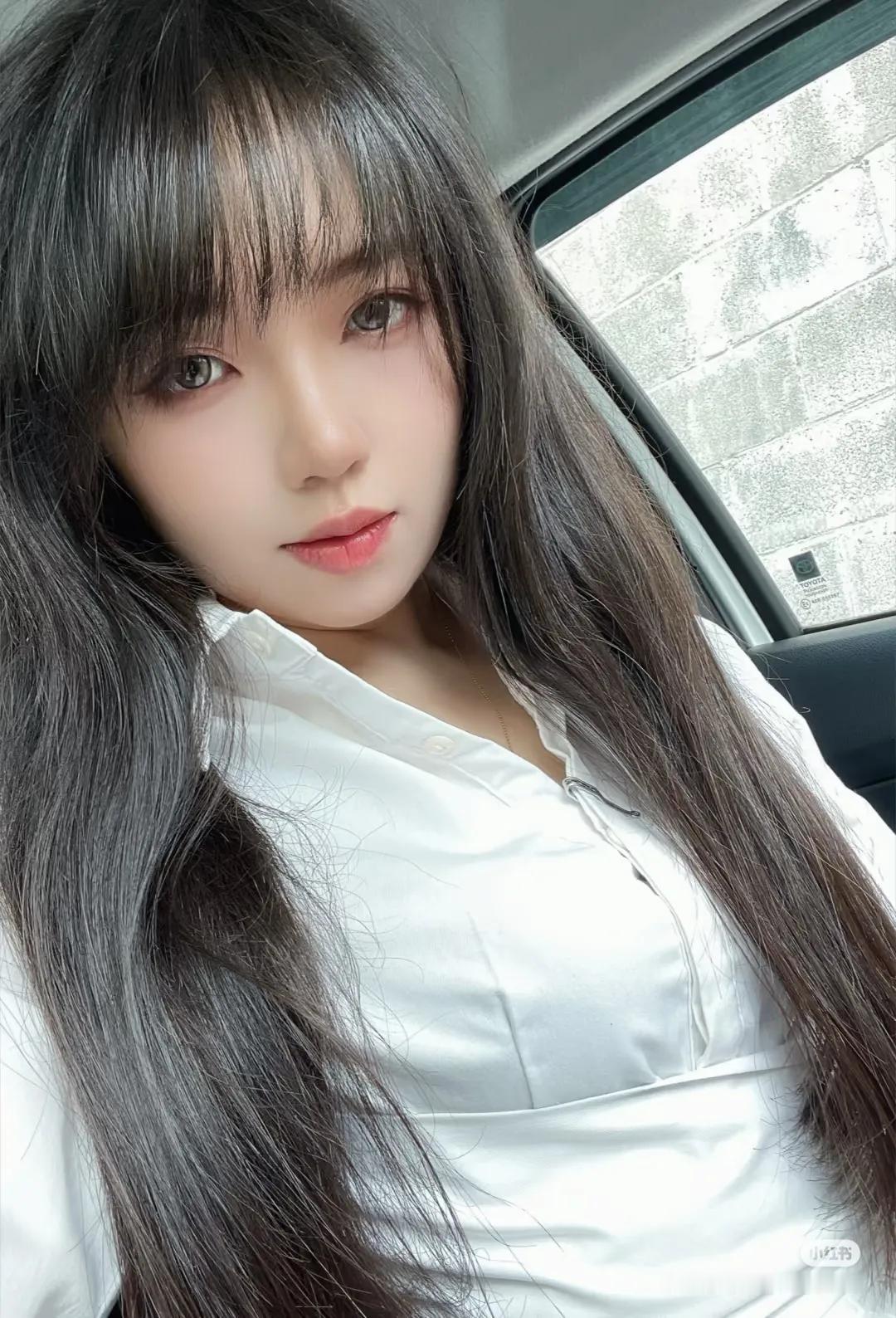 话说大马近几年就推出了许多样靓身材正，气质也相当不错的新晋博主，而拉蕾蒽就是其中