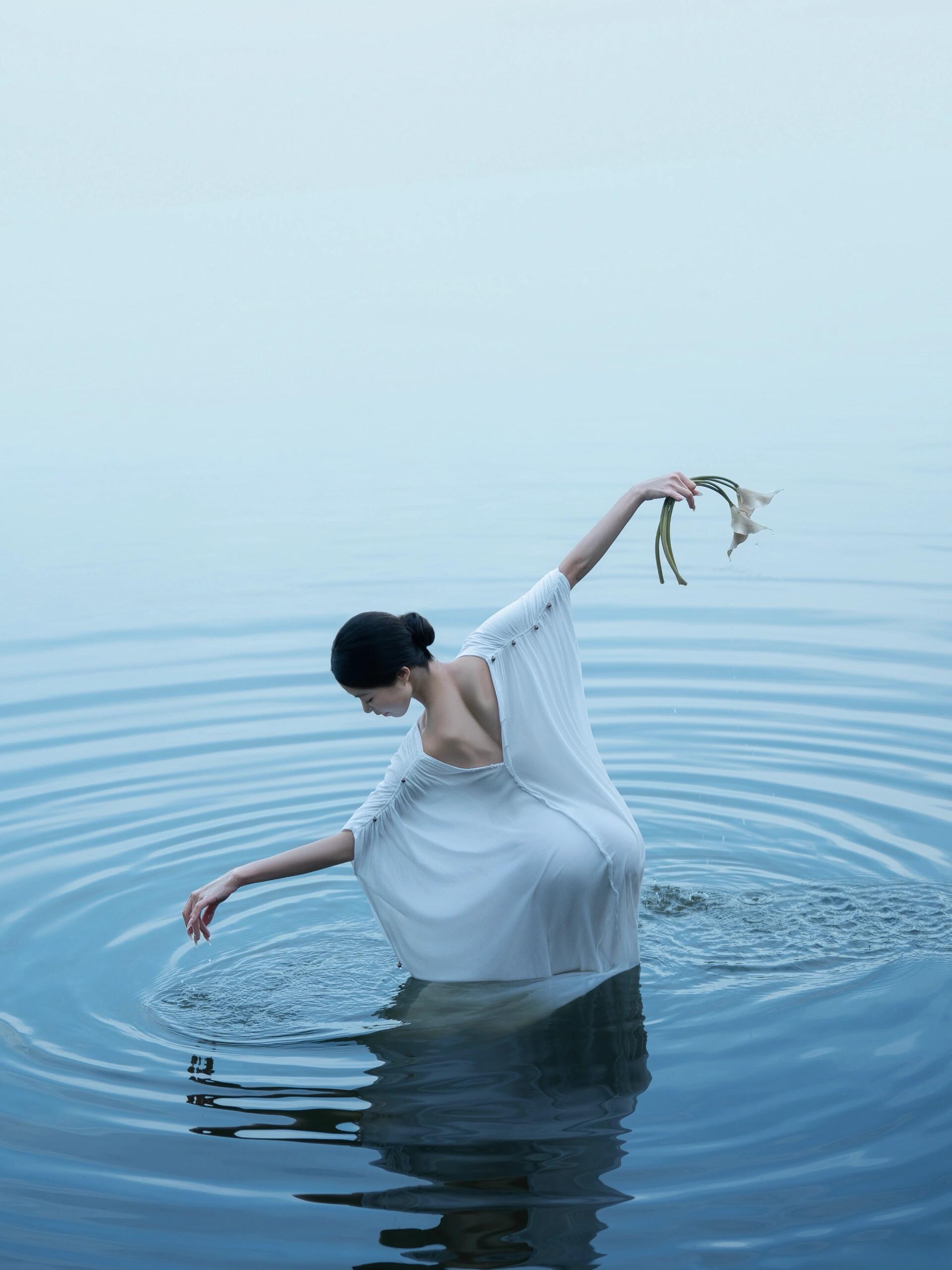 宛在水中央……清冷氛围感写真 ​​​