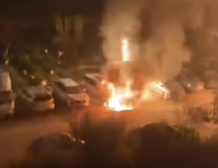 停车场发生车辆爆燃，多车受损，事发广州白云区。今天（12月6日），有网友爆料称，