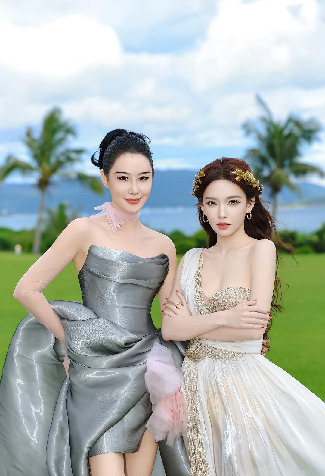 三亚红毯合照+2
 女神美得好轻松

最新潇息 ​​​