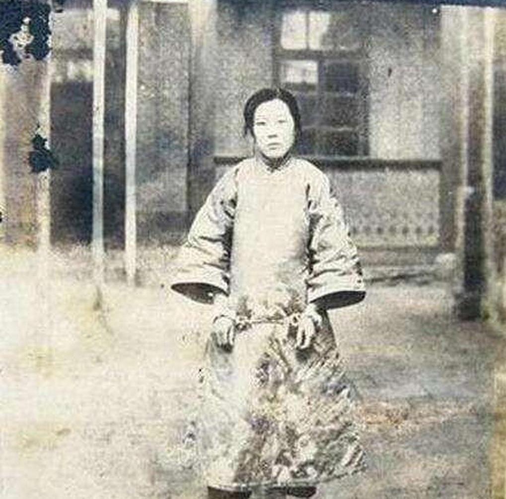 1901 年生于辽宁辽阳的张淑贞，16 岁被骗卖入长春妓院，花名翠喜儿。1919
