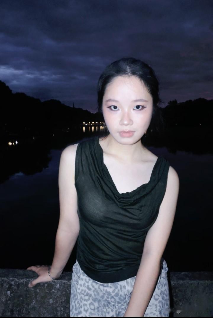 以我的眼光，看着太成熟了，家长受不了很正常，16岁在家长心里还是小孩啊，这个风格