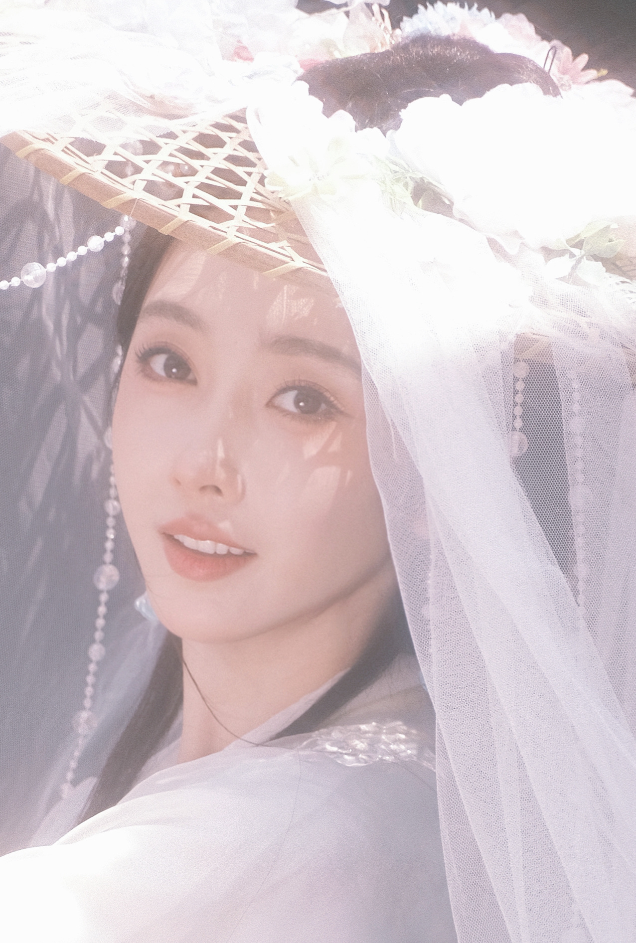 宣璐  晔兮如华，温乎如莹。揽春一程，云过青山。 ​​​