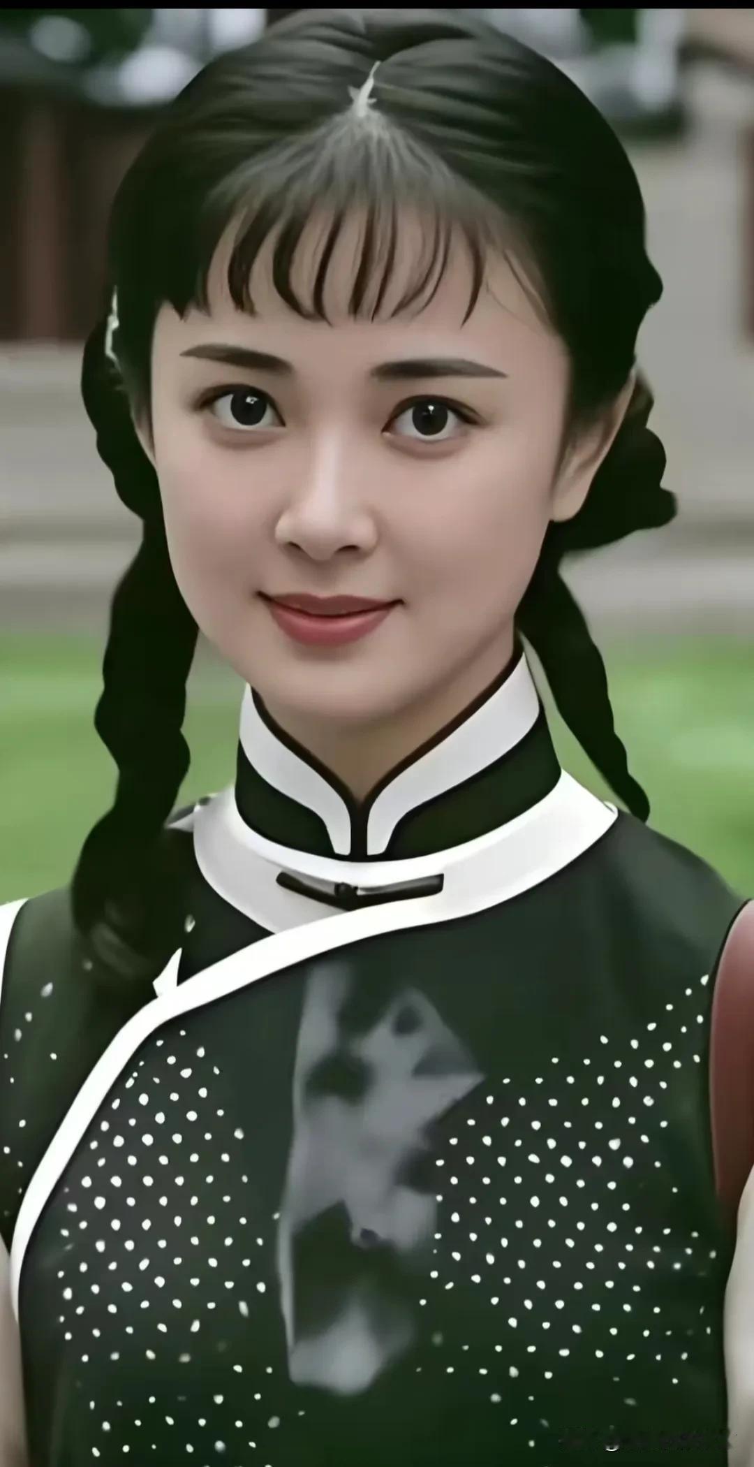 纯天然的美，猜猜她是谁？
又飒又美的女人 都来猜猜她是谁 这就是你的颜值