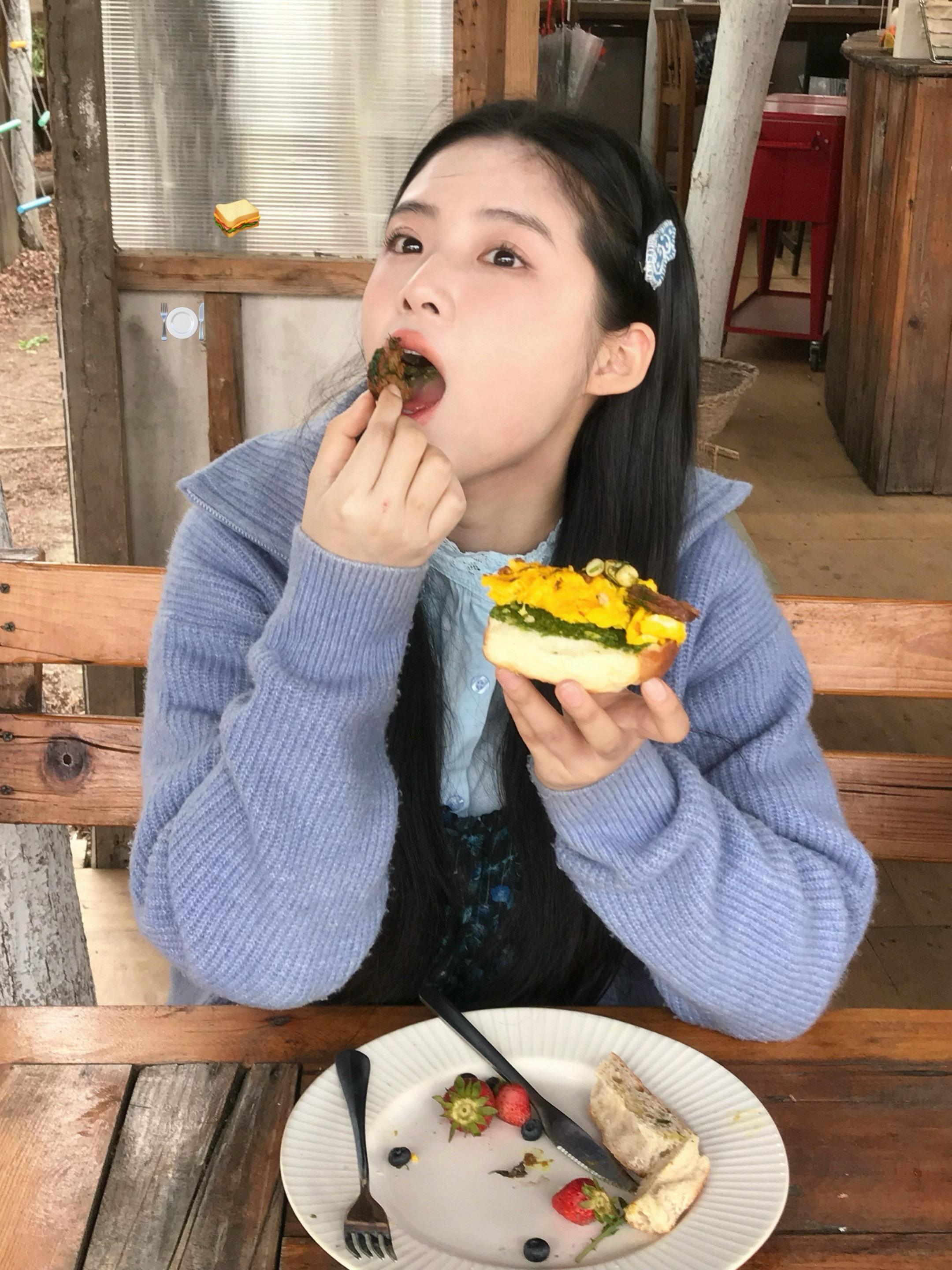 18pics in 大理:) 2026.3.21 Sat  （阴晴不定...