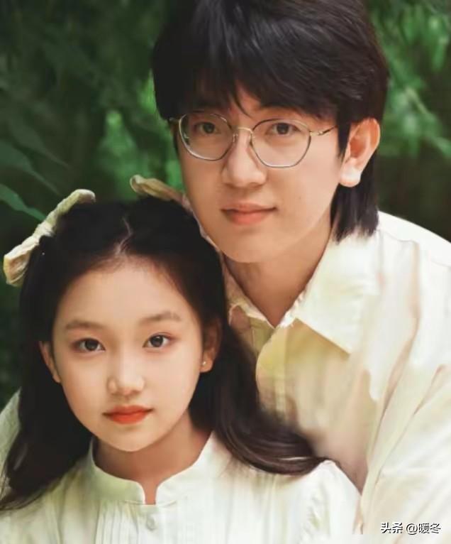 看哭全网！上海男子领养12岁盲童，掏空积蓄花25万治眼，女孩重见光明，当场跪地哭