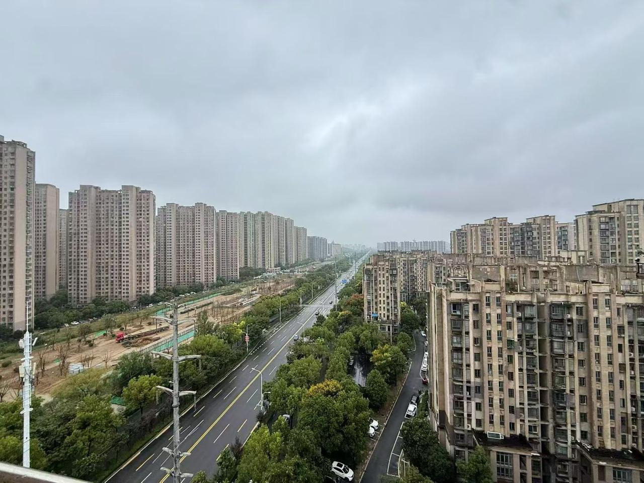 买房从来都不是难事，不过也是最难的事情
至于原因无外乎两点钱的问题和谁做主的问题