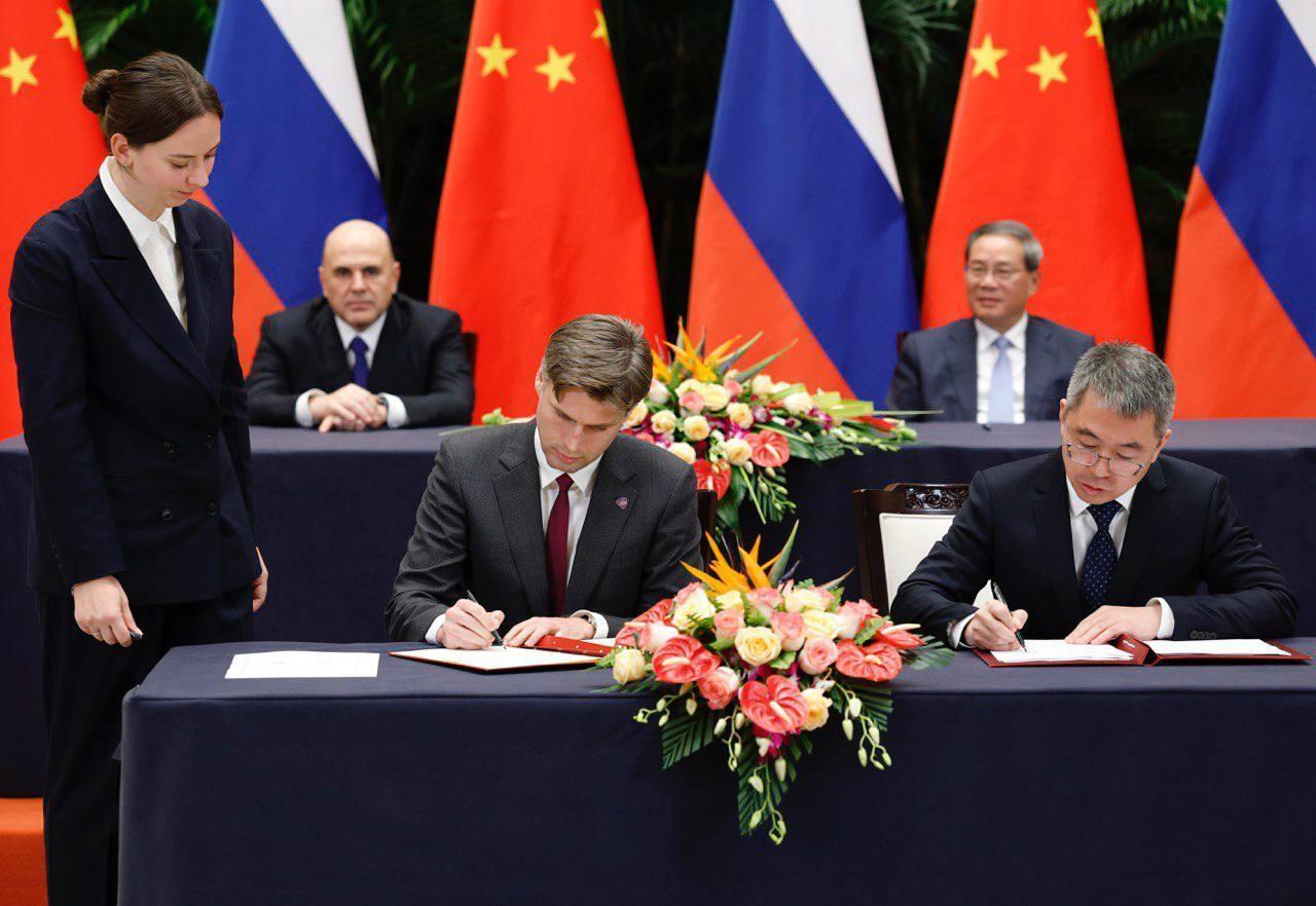 俄媒报道，11月3日，在中俄两国总理的见证下，俄罗斯国家航天集团与中国卫星导航系