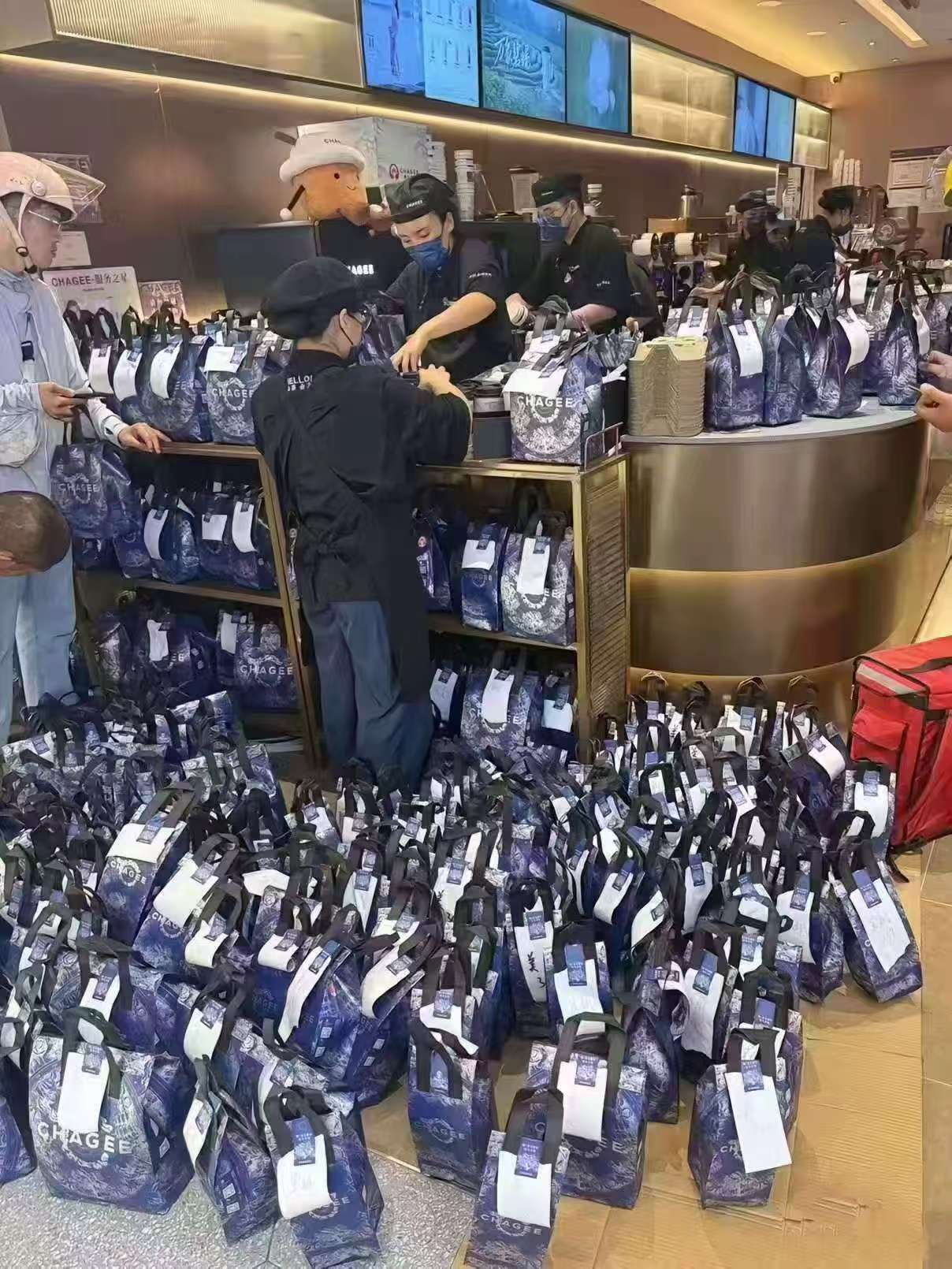 #千问登顶AppStore免费榜第一# 千问APP登顶苹果App Store免费