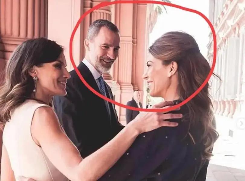 不惧“绯闻”，莱后与费利佩，感情依旧甜如蜜！
这两年的西班牙王室，也不太平！
前