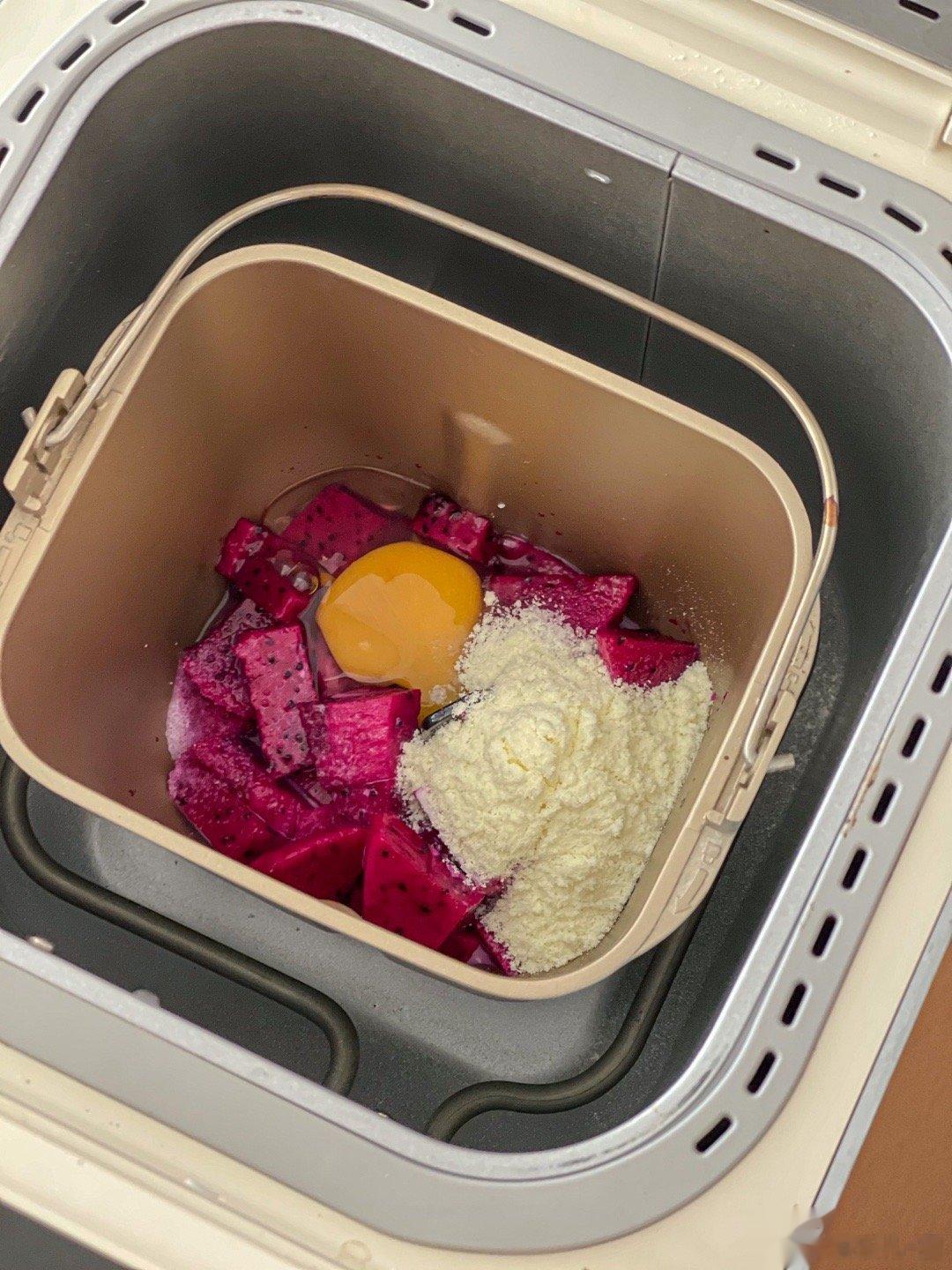 火龙果吐司耶✌🏻️ 等我码方子用面包机制作，只需要2小时。 ​​​