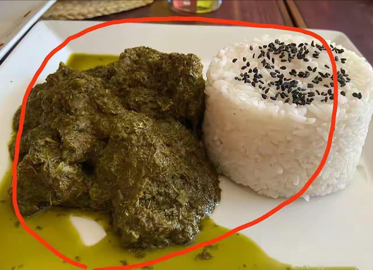这难道就是传说中的牛粪饼？
牛粪饼，千万不要被它的名字吓到，就像老婆饼里没有老婆