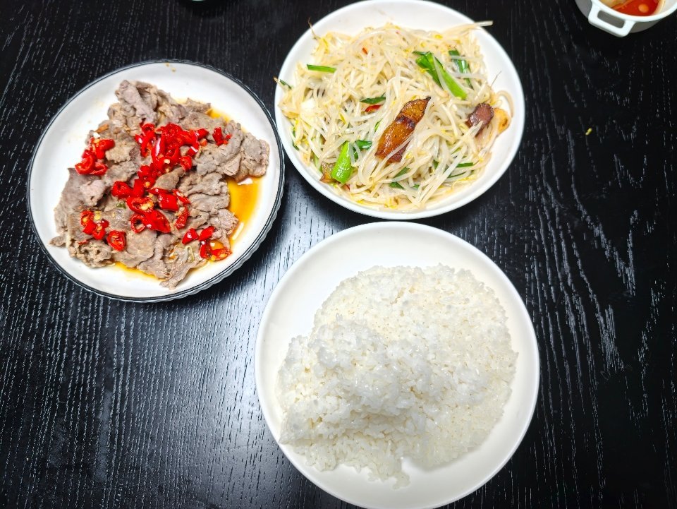 晚餐 350 克白米饭 