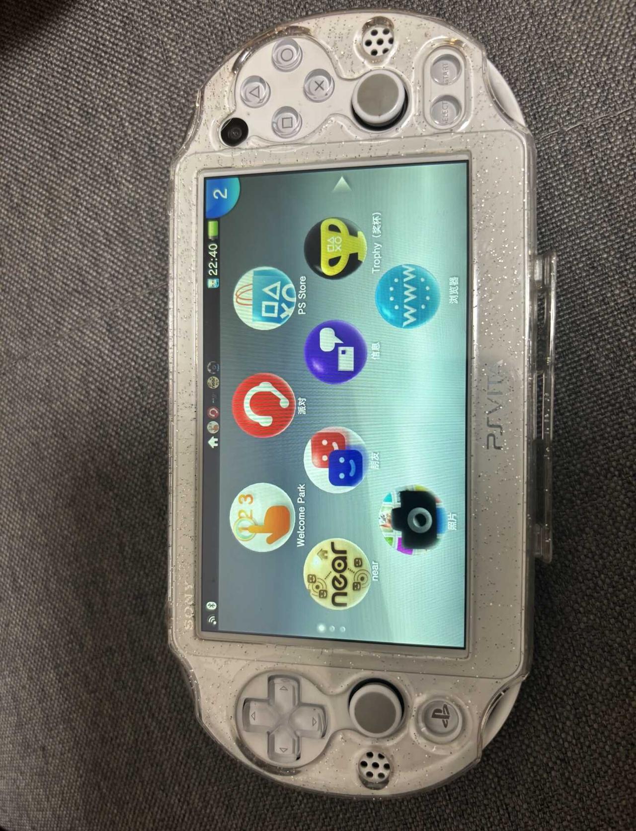 出Psv2000游戏机
东京琦玉 通电操作确认完，成色非常好99新限定款 有贴膜