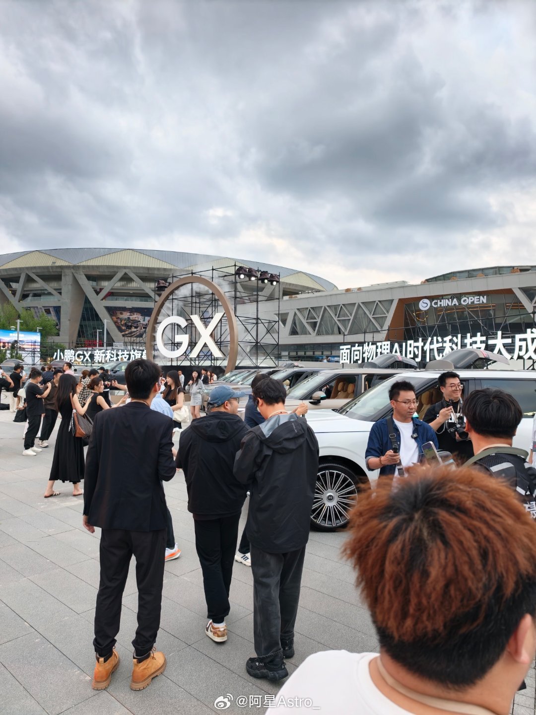期待一下 GX 今天的价格！还看到杜海涛了新科技旗舰小鹏GX今晚上市小鹏GX发布