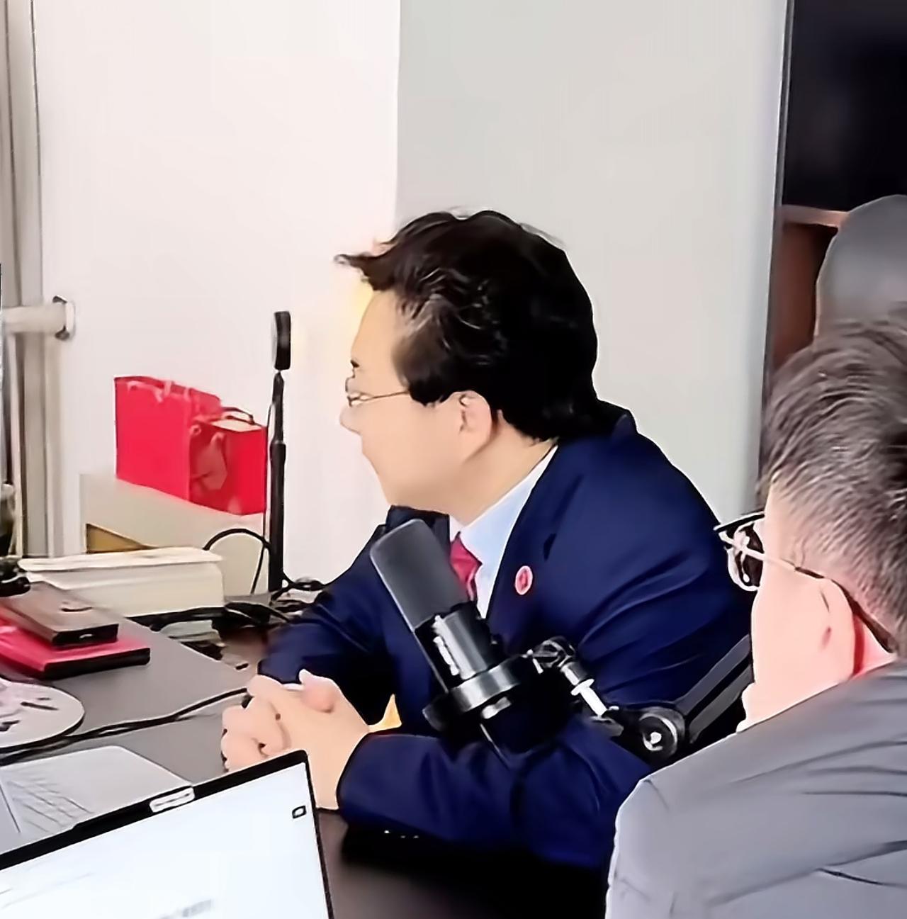 还好有臧律师在，

能让大家安心，

臧律师称金毛肯定会上诉的，但是他有信心维持