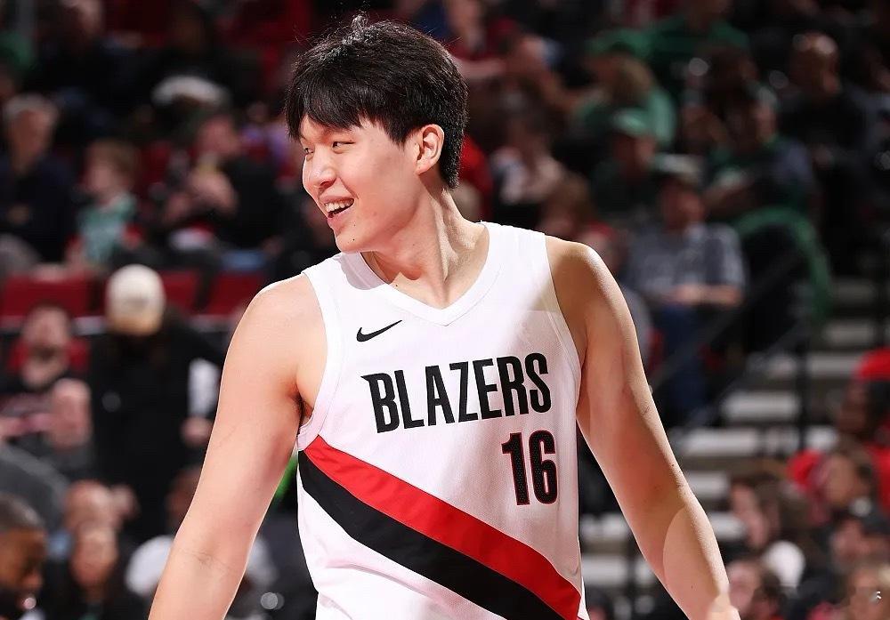 5月6日讯 美媒The Athletic今日发布了最新一期NBA球员匿名投票，本