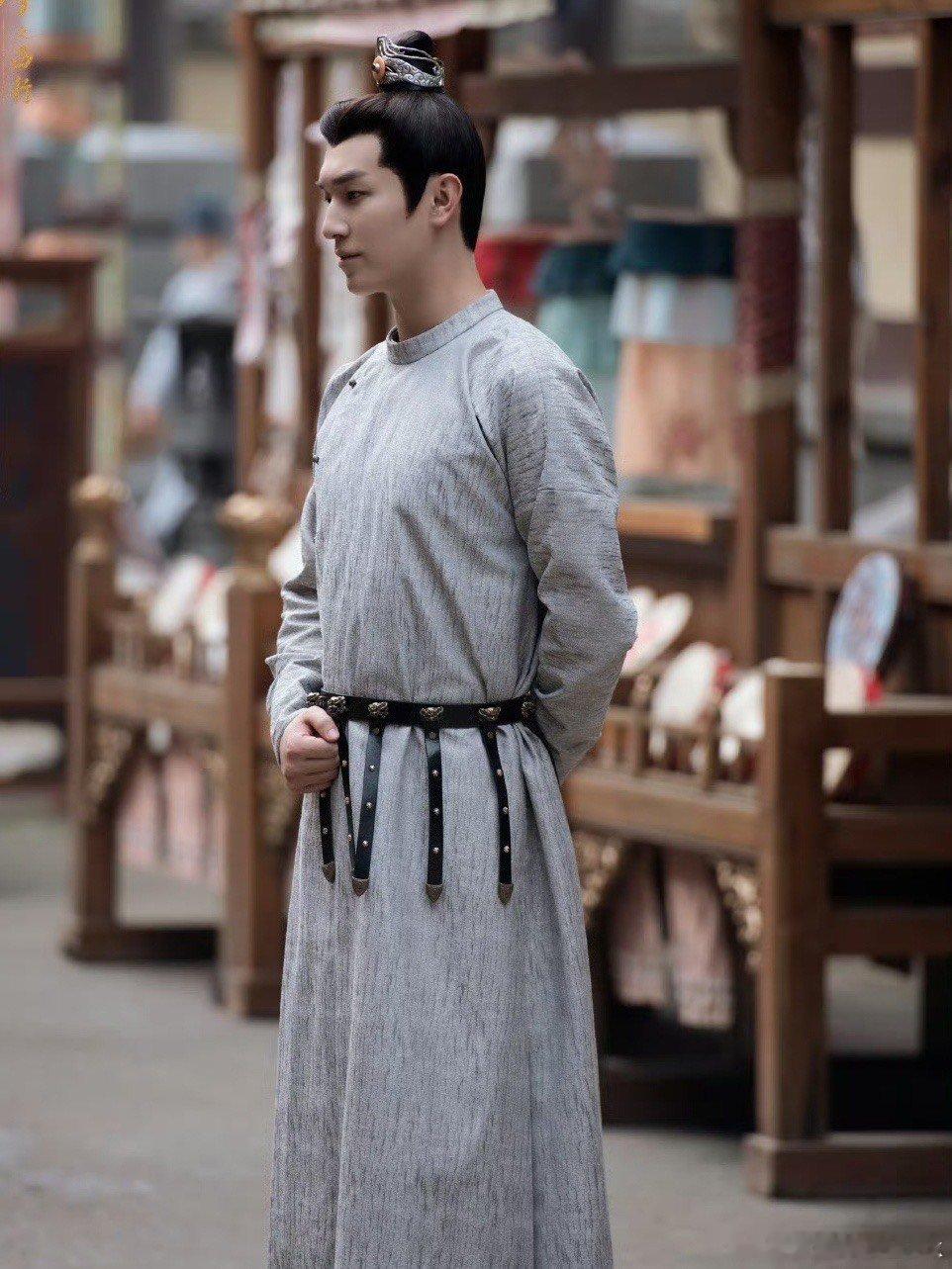 #杨旭文前有三刀流后有刀枪流#看见杨旭文的打戏就觉得好炫酷，而且整套动作下来也是